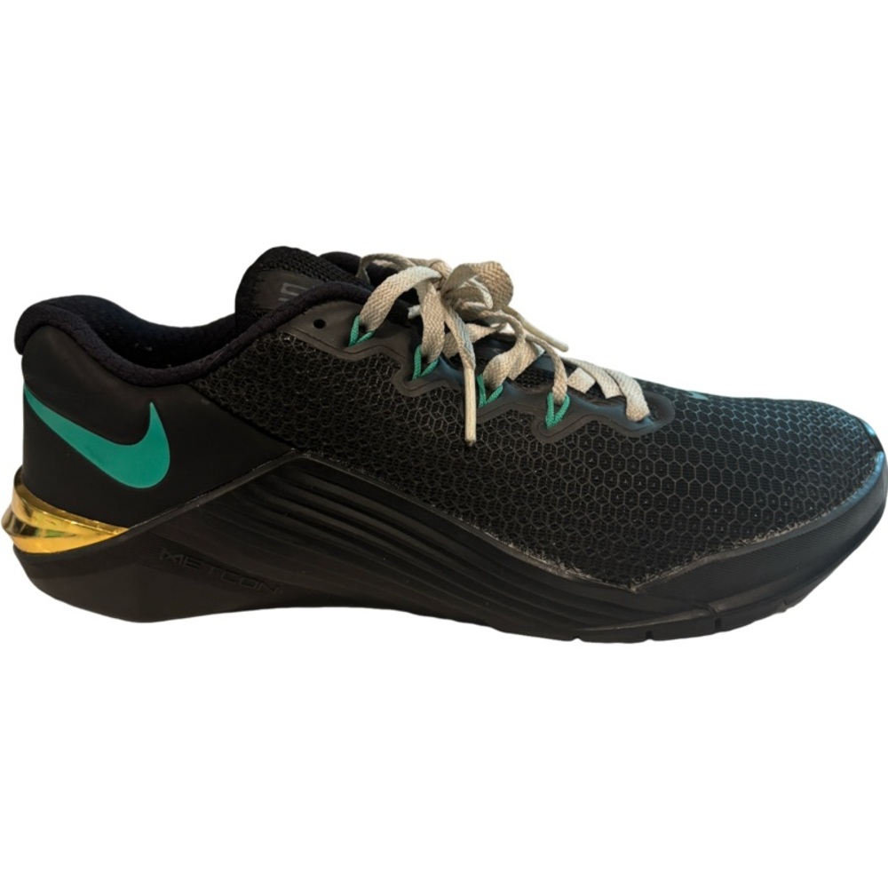 Nike Metcon With Gold accent Heel! Rare Size 5.5
